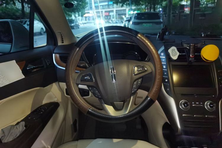 Used Lincoln MKC 2014 2.0T Two-Wheel-Drive Luxury Edition Steering Wheel