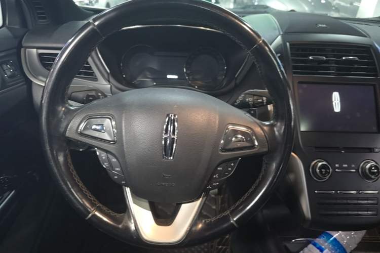 Used Lincoln MKC 2014 2.0T Two-Wheel-Drive Luxury Edition Steering Wheel