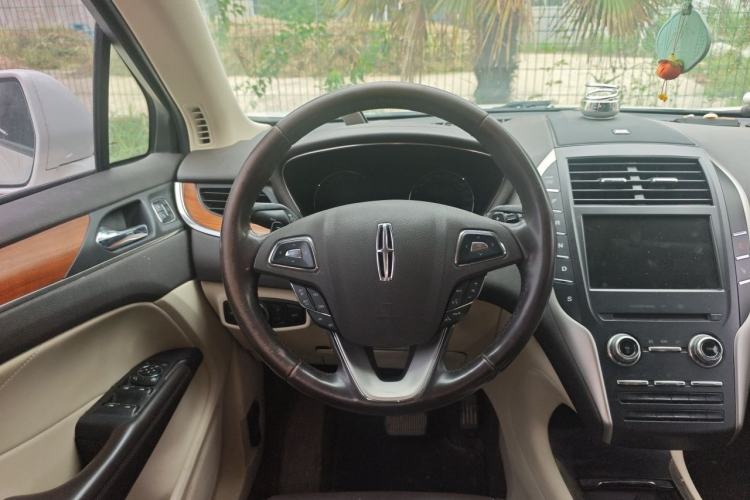 Used Lincoln MKC 2014 2.0T Two-Wheel-Drive Luxury Edition Steering Wheel