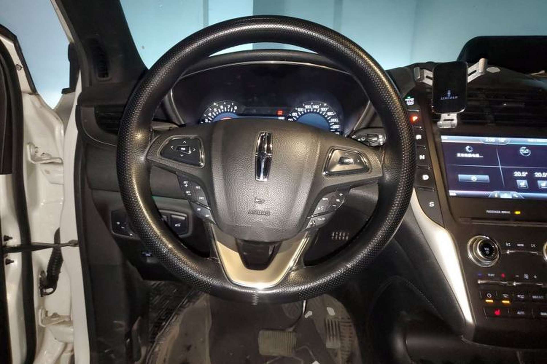 Used Lincoln MKC 2014 2.0T Two-Wheel Drive Deluxe Edition Steering Wheel
