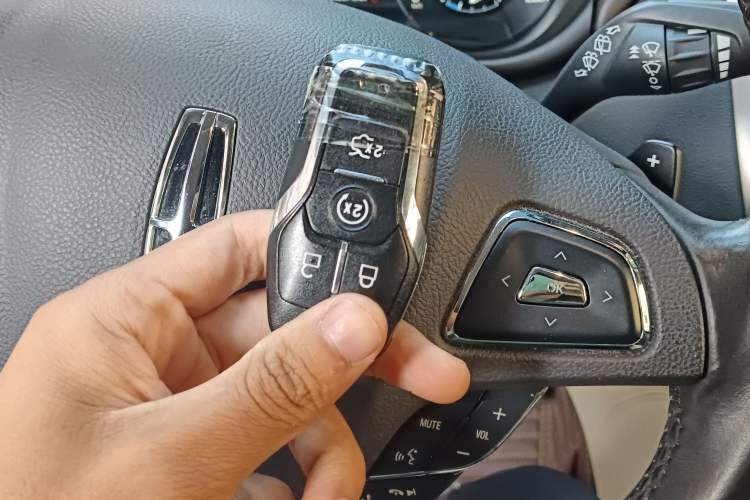 Used Lincoln MKC 2014 2.0T Four-Wheel Drive Luxury Edition Vehicle Key