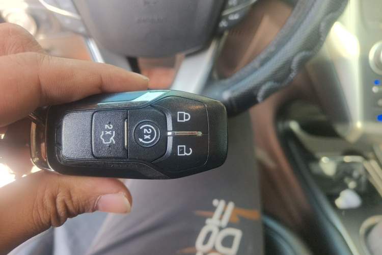 Used Lincoln MKC 2014 2.0T Two-Wheel-Drive Luxury Edition Vehicle Key