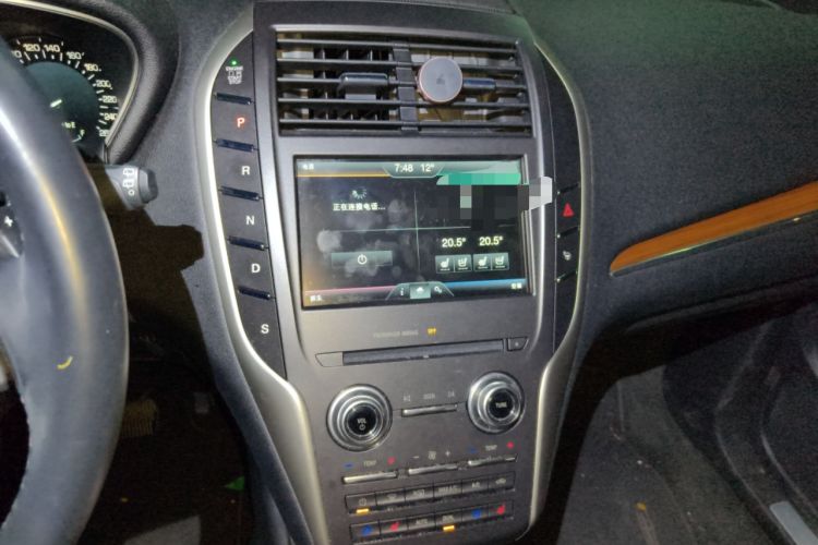 Used Lincoln MKC 2014 2.0T Four-Wheel Drive Luxury Edition Audio And AC Panel