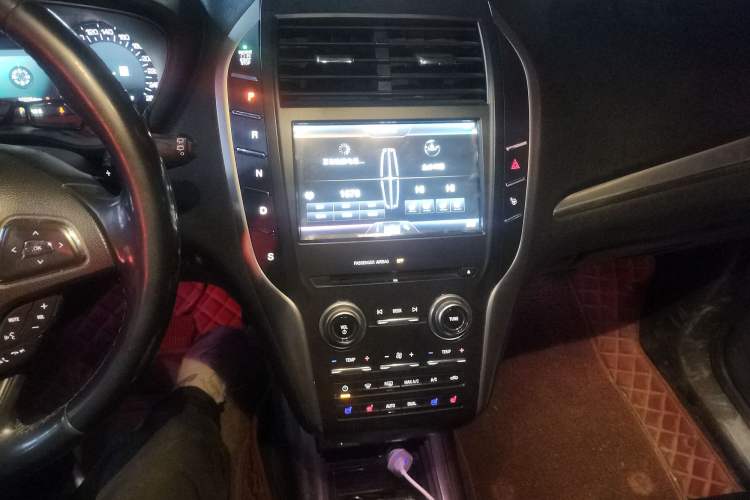 Used Lincoln MKC 2014 2.0T Four-Wheel Drive Luxury Edition Audio And AC Panel