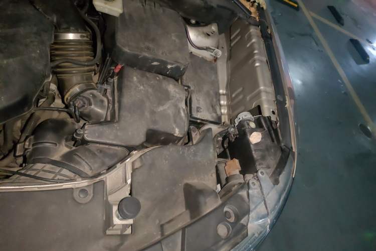 Used Lincoln MKC 2014 2.0T Two-Wheel-Drive Luxury Edition Engine Bay Left