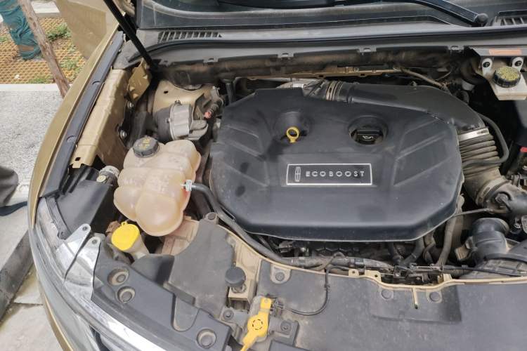 Used Lincoln MKC 2014 2.0T Four-Wheel Drive Luxury Edition Engine Bay Right