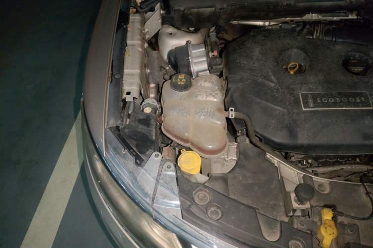 Used Lincoln MKC 2014 2.0T Two-Wheel-Drive Luxury Edition Engine Bay Right