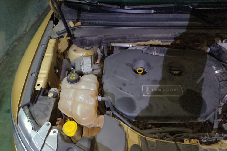 Used Lincoln MKC 2014 2.0T Four-Wheel Drive Luxury Edition Engine Bay Right