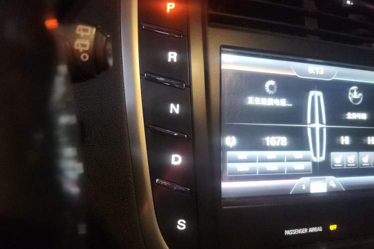 Used Lincoln MKC 2014 2.0T Four-Wheel Drive Luxury Edition Gear Lever