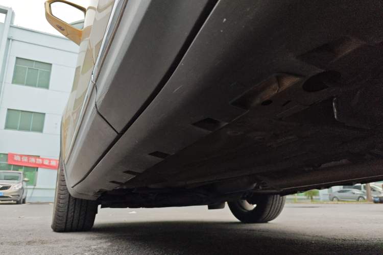 Used Lincoln MKC 2014 2.0T Two-Wheel-Drive Luxury Edition Left Side Sill