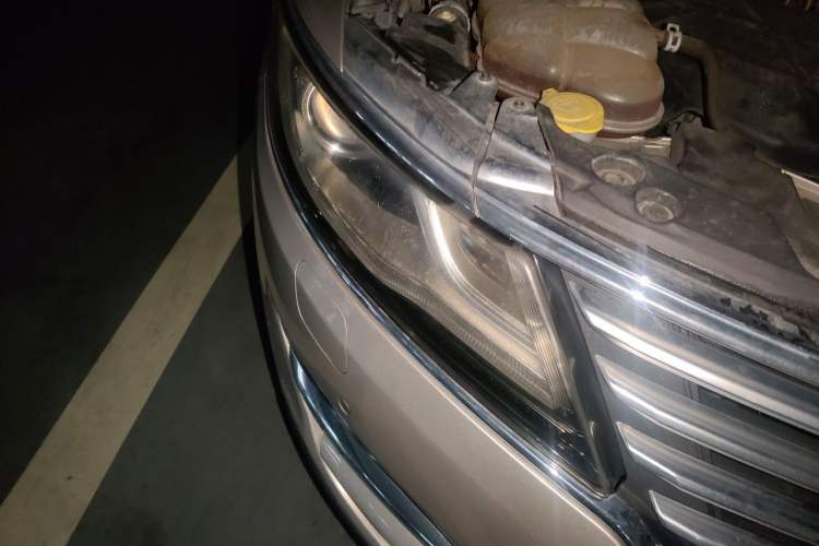 Used Lincoln MKC 2014 2.0T Two-Wheel-Drive Luxury Edition Right Front Headlight