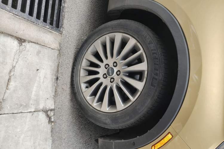 Used Lincoln MKC 2014 2.0T Four-Wheel Drive Luxury Edition Right Front Wheel Hub