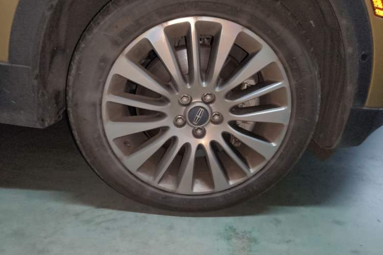 Used Lincoln MKC 2014 2.0T Four-Wheel Drive Luxury Edition Right Front Wheel Hub