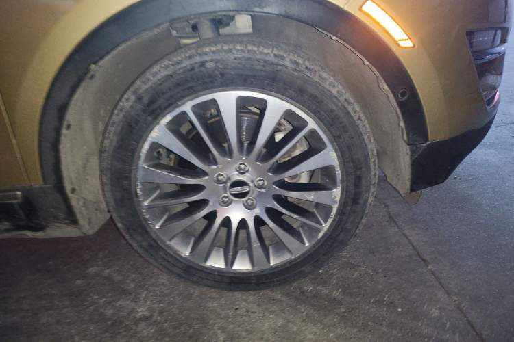 Used Lincoln MKC 2014 2.0T Four-Wheel Drive Luxury Edition Right Front Wheel Hub