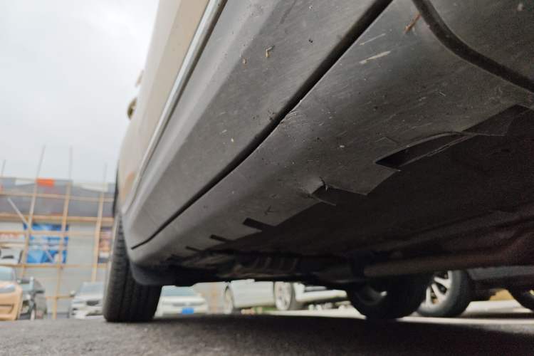 Used Lincoln MKC 2014 2.0T Two-Wheel-Drive Luxury Edition Right Side Sill