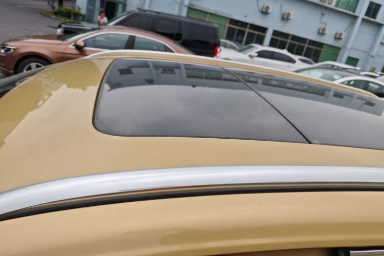 Used Lincoln MKC 2014 2.0T Two-Wheel-Drive Luxury Edition Roof