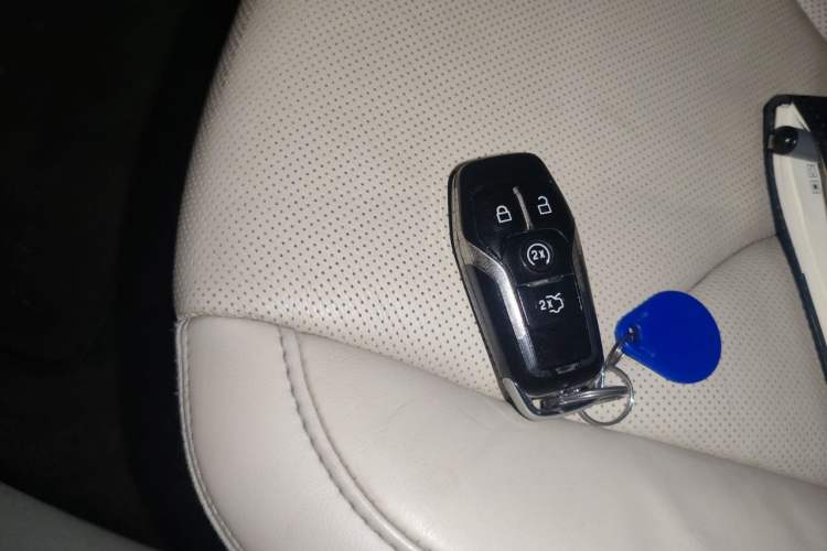 Used Lincoln MKC 2014 2.0T Two-Wheel-Drive Luxury Edition Vehicle Key