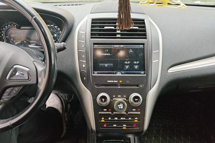 Used Lincoln MKC 2016 2.0T Two-Wheel Drive Deluxe Edition Audio And AC Panel