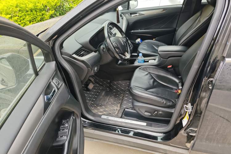 Used Lincoln MKC 2016 2.0T Two-Wheel Drive Deluxe Edition Driver Seat