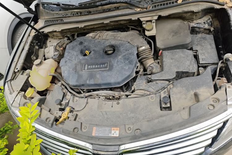 Used Lincoln MKC 2016 2.0T Two-Wheel Drive Deluxe Edition Engine Bay