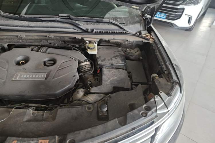 Used Lincoln MKC 2016 2.0T Two-Wheel Drive Luxury Edition Engine Bay Left