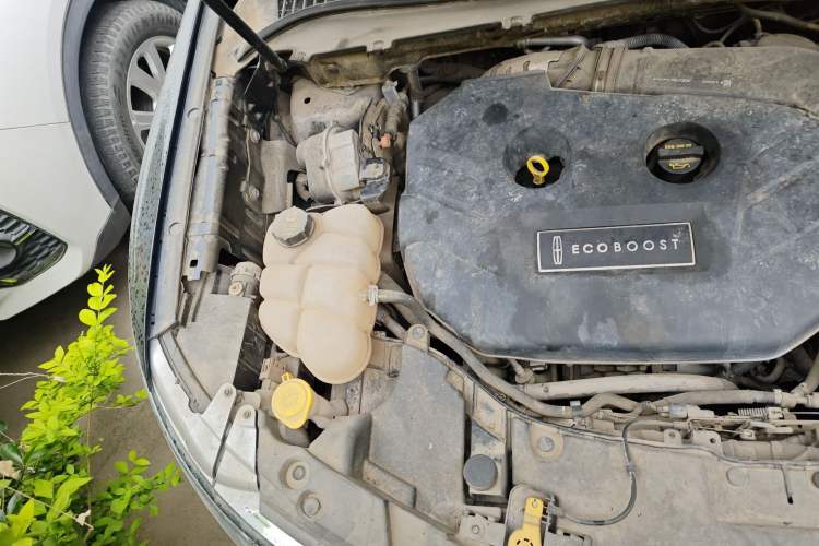 Used Lincoln MKC 2016 2.0T Two-Wheel Drive Deluxe Edition Engine Bay Right