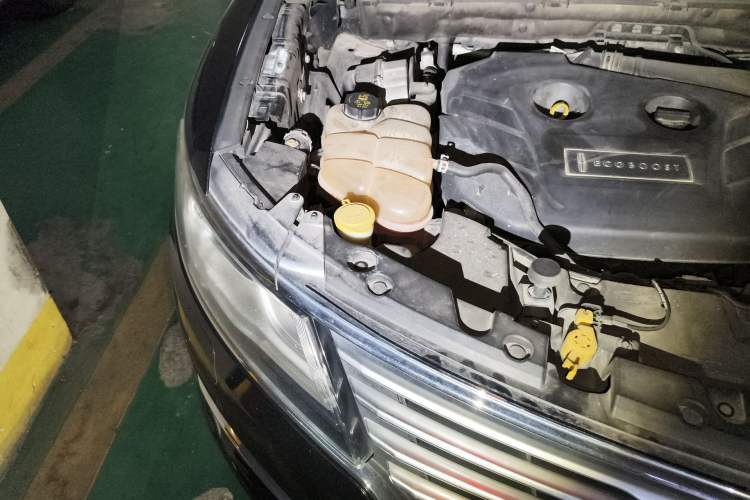 Used Lincoln MKC 2016 2.0T Four-Wheel Drive Luxury Edition Engine Bay Right