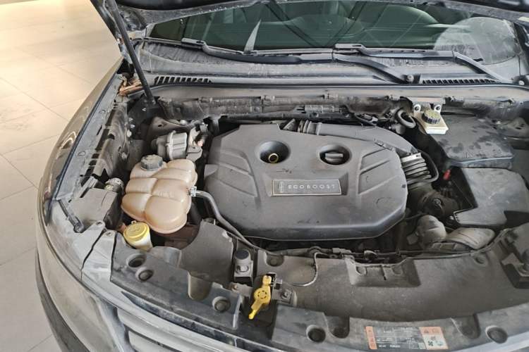Used Lincoln MKC 2016 2.0T Two-Wheel Drive Luxury Edition Engine Bay Right