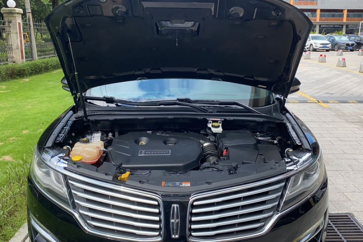 Used Lincoln MKC 2016 2.0T Two-Wheel Drive Luxury Edition Engine Bay