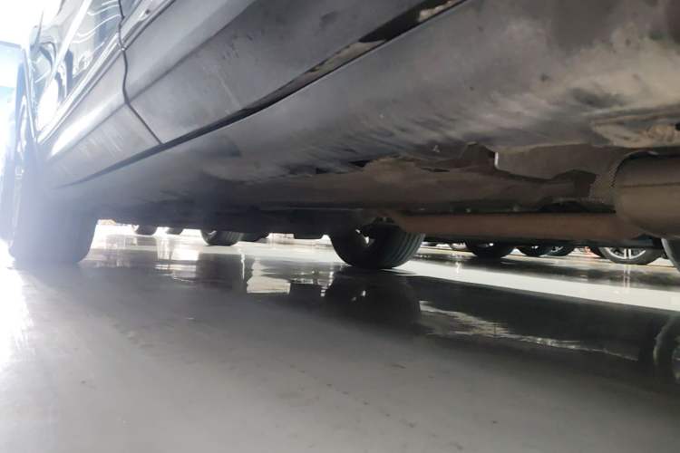 Used Lincoln MKC 2016 2.0T Two-Wheel Drive Luxury Edition Left Side Sill