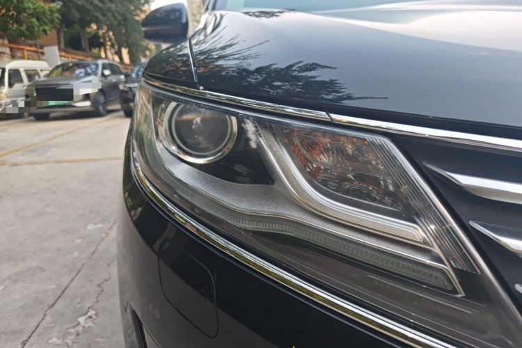 Used Lincoln MKC 2016 2.0T Four-Wheel Drive Luxury Edition Right Front Headlight