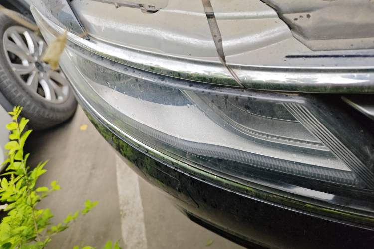 Used Lincoln MKC 2016 2.0T Two-Wheel Drive Deluxe Edition Right Front Headlight