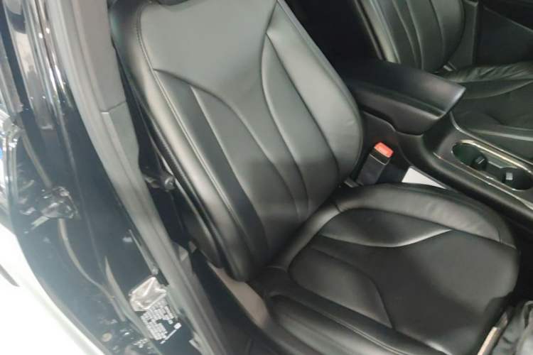 Used Lincoln MKC 2016 2.0T Two-Wheel Drive Luxury Edition Right Front Seat
