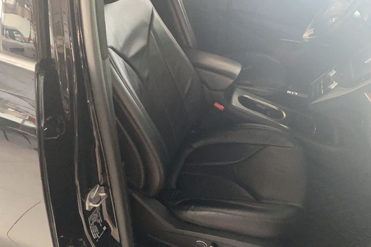 Used Lincoln MKC 2016 2.0T Two-Wheel Drive Luxury Edition Right Front Seat