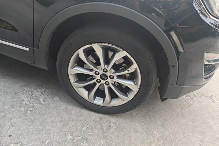 Used Lincoln MKC 2016 2.0T Four-Wheel Drive Luxury Edition Right Front Wheel Hub