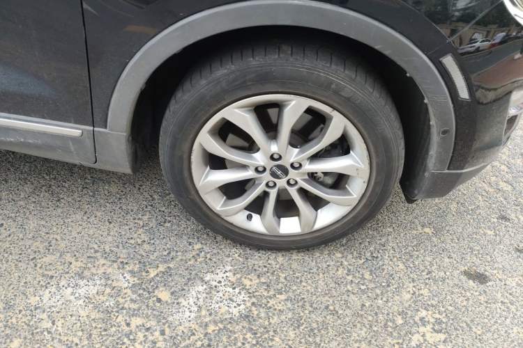 Used Lincoln MKC 2016 2.0T Two-Wheel Drive Luxury Edition Right Front Wheel Hub