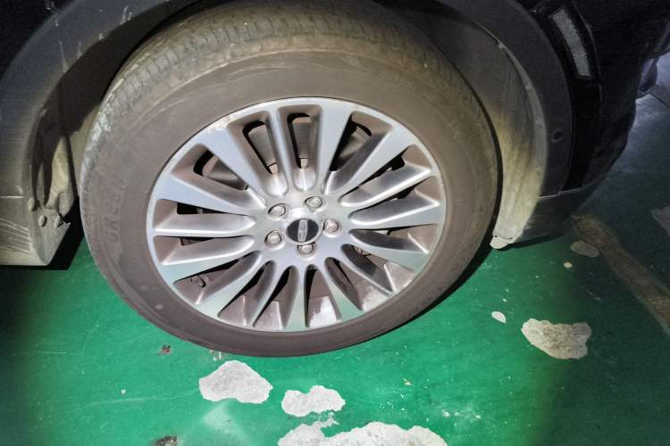 Used Lincoln MKC 2016 2.0T Four-Wheel Drive Luxury Edition Right Front Wheel Hub
