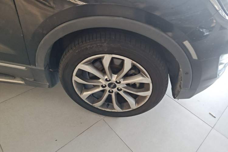 Used Lincoln MKC 2016 2.0T Two-Wheel Drive Luxury Edition Right Front Wheel Hub