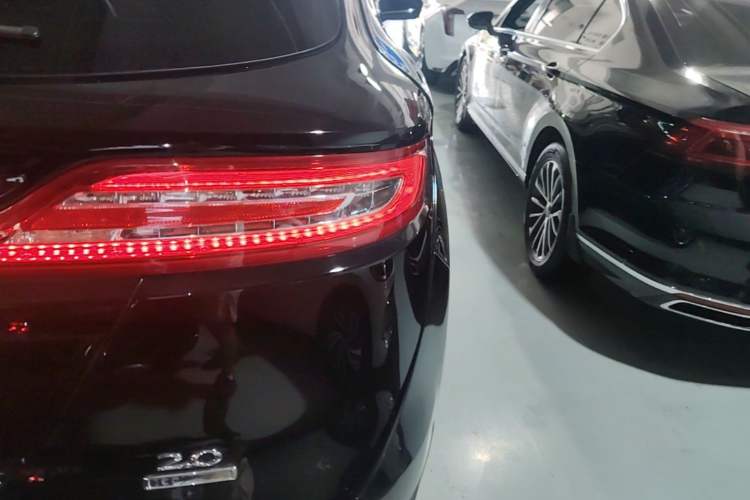 Used Lincoln MKC 2016 2.0T Two-Wheel Drive Luxury Edition Right Rear Taillight