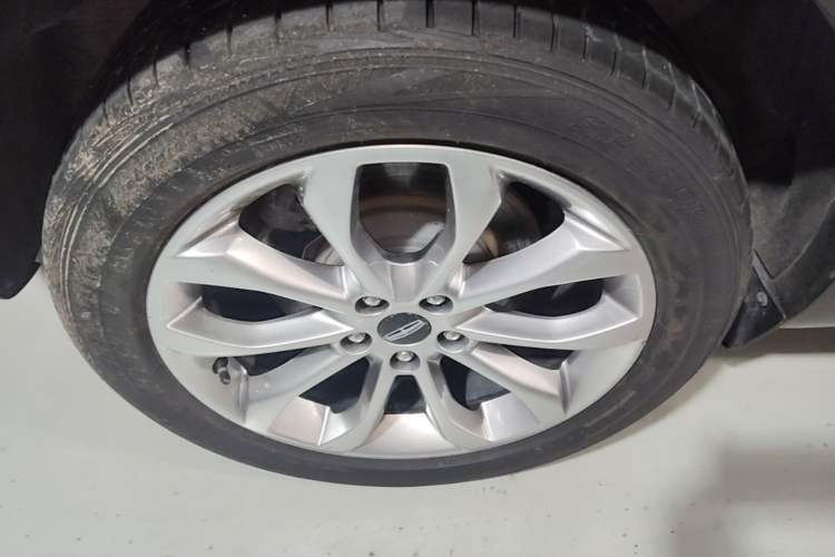 Used Lincoln MKC 2016 2.0T Two-Wheel Drive Luxury Edition Right Rear Wheel Hub