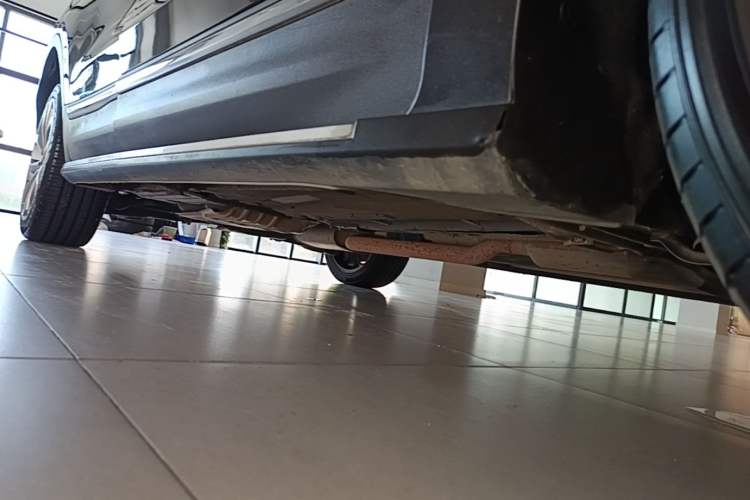 Used Lincoln MKC 2016 2.0T Two-Wheel Drive Luxury Edition Right Side Sill