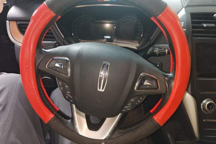Used Lincoln MKC 2016 2.0T Two-Wheel Drive Luxury Edition Steering Wheel