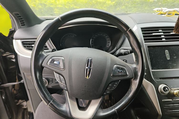 Used Lincoln MKC 2016 2.0T Two-Wheel Drive Deluxe Edition Steering Wheel