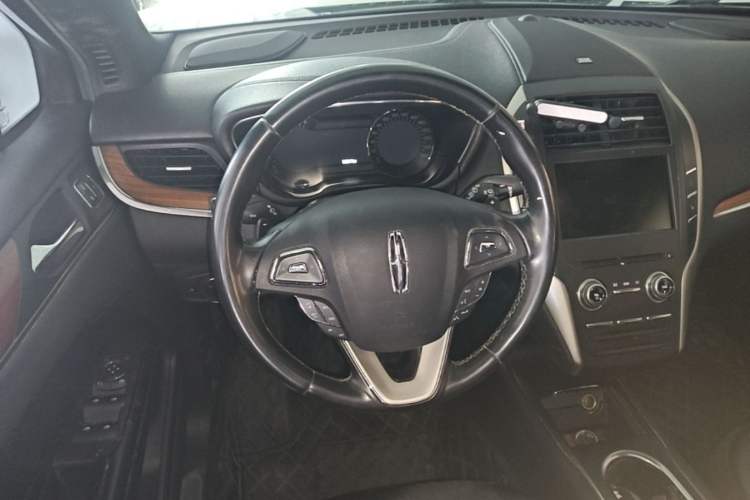 Used Lincoln MKC 2016 2.0T Two-Wheel Drive Luxury Edition Steering Wheel
