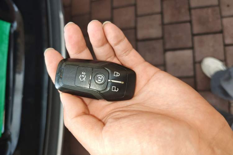 Used Lincoln MKC 2016 2.0T Two-Wheel Drive Luxury Edition Vehicle Key