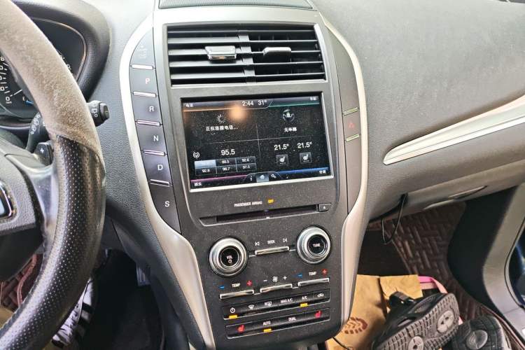 Used Lincoln MKC 2016 2.0T Two-Wheel Drive Deluxe Edition Audio And AC Panel