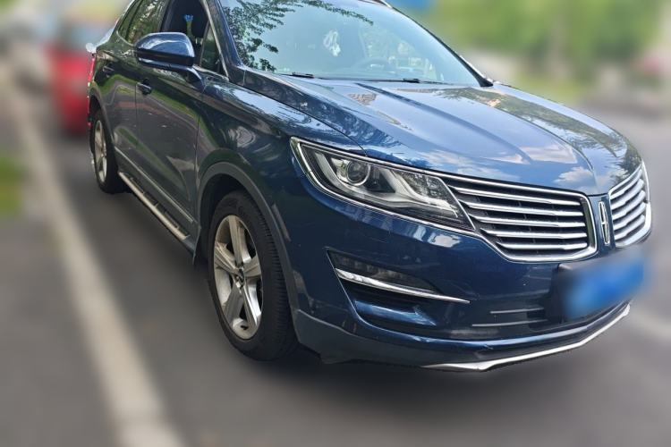 Used Lincoln MKC 2016 2.0T Two-Wheel Drive Deluxe Edition Front Right 45 Deg