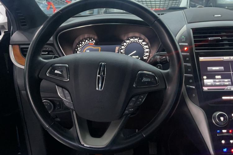 Used Lincoln MKC 2016 2.0T Two-Wheel Drive Luxury Edition Interior 4