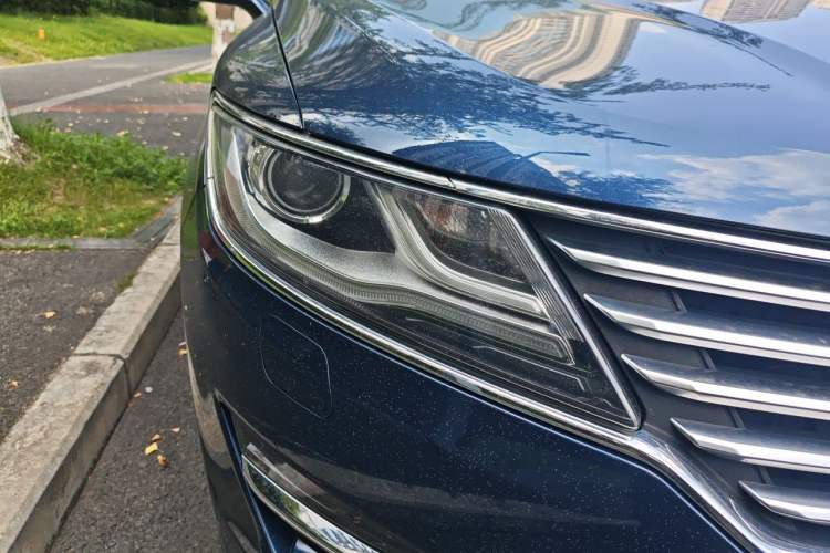 Used Lincoln MKC 2016 2.0T Two-Wheel Drive Deluxe Edition Right Front Headlight