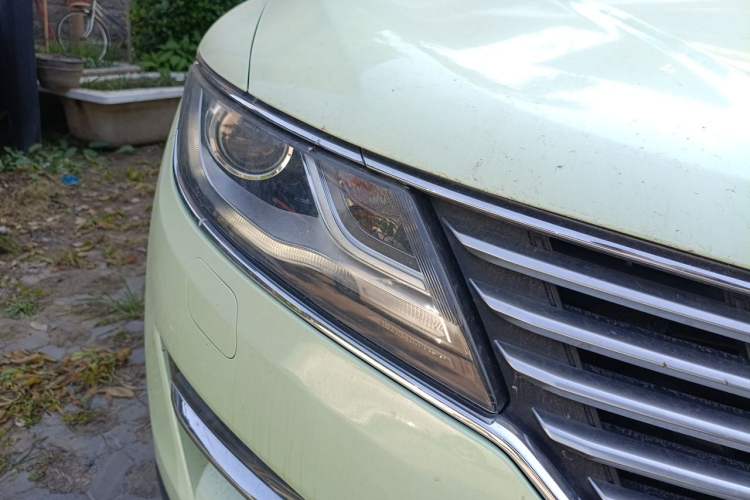 Used Lincoln MKC 2016 2.0T Two-Wheel Drive Luxury Edition Right Front Headlight